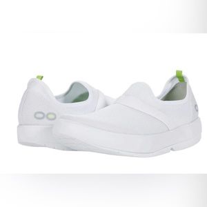 OOFOS Womens Oomg Eezee White Casual Flats Size 9
